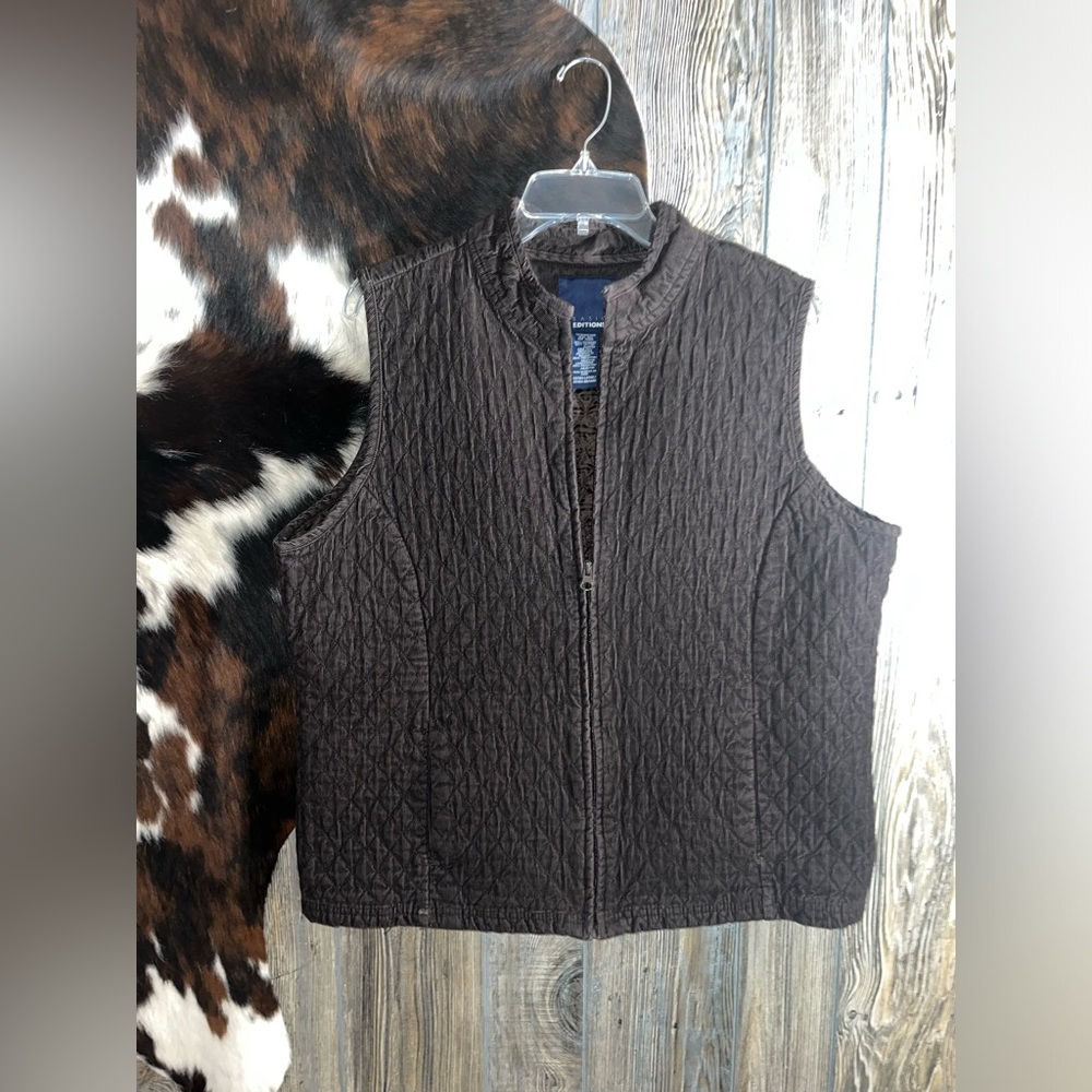Basic Editions size XL women’s dark crown zippered diamond quilted vest